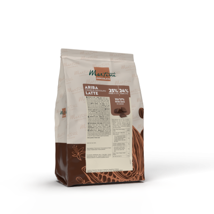 Saco de pedaços de chocolate de leite Martini Cioccolato Ariba, 25% cacau, com rótulo nutricional, fundo branco.