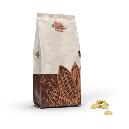 Saco de discos de chocolate branco Martini Cioccolato com ilustrações de vagens de cacau, junto a waffles de chocolate.