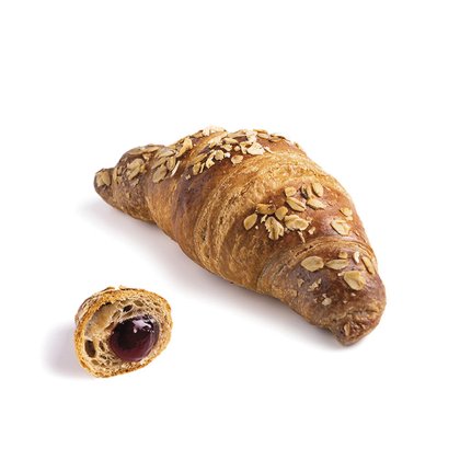 Croissant coberto de aveia com um pedaço mais pequeno cortado a revelar recheio de compota de frutos vermelhos escuro...