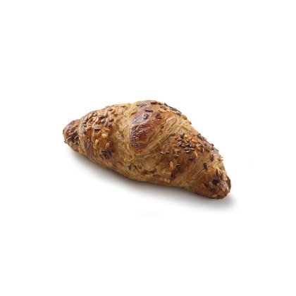 Croissant multicereais dourado coberto com sementes variadas, fotografado em fundo branco