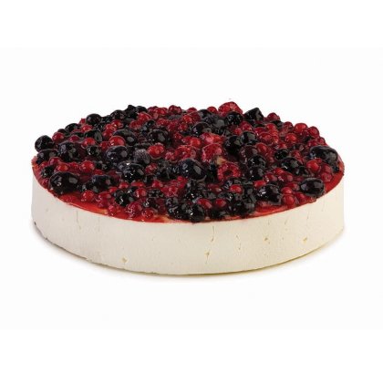 Cheesecake redondo coberto com mistura de frutos vermelhos, incluindo groselha, framboesa e mirtilo, fundo branco