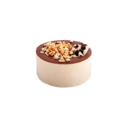 Bolo redondo com laterais em creme bege, ganache de chocolate por cima, frutos secos picados e decorações de chocolat...