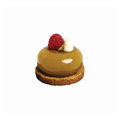 Doce em forma de cúpula com cobertura brilhante de caramelo sobre base estaladiça de bolacha, decorado com framboesa ...