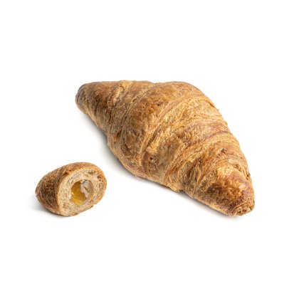 Croissant dourado e estaladiço com uma ponta cortada, revelando interior macio e recheado