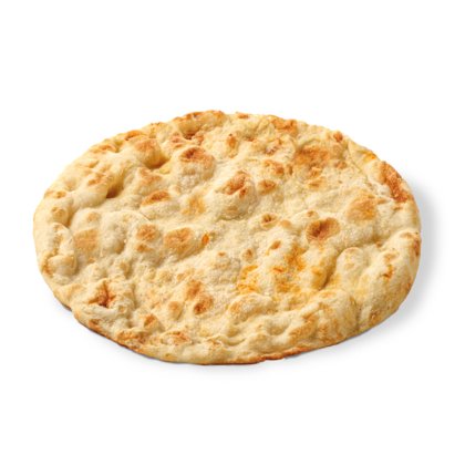 Pão achatado redondo dourado com côdea bolhosa e texturada em fundo branco