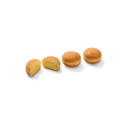 Quatro donuts redondos recheados com creme sobre fundo branco, um deles cortado mostrando o recheio amarelo