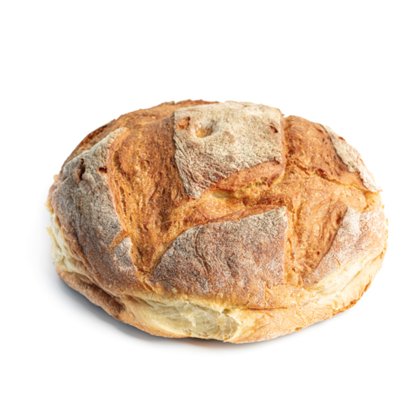 Pão artesanal redondo e estaladiço, com côdea dourada riscada e polvilhada com farinha, fundo branco