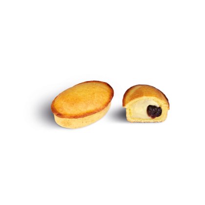 Dois pães de ló ovais, um inteiro e outro cortado revelando recheio de creme com fruto escuro ao centro.