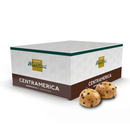 Caixa de chocolate composto Master Martini Centramerica com dois pães com pepitas de chocolate ao lado.