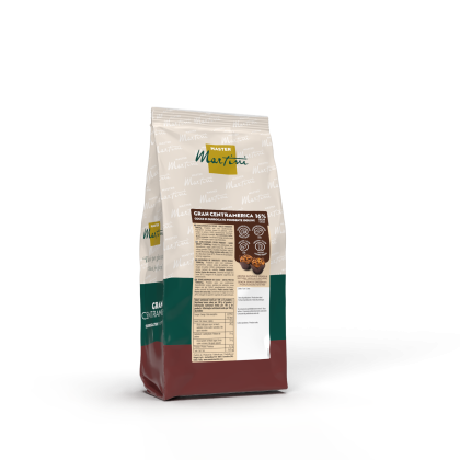 Saqueta doypack de pepitas de chocolate negro Master Martini Gran Centramerica 16%, embalagem creme, verde e bordô.
